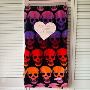 NWT Betsey Johnson Skull Ombré Ultra Soft Plush Throw Blanket
